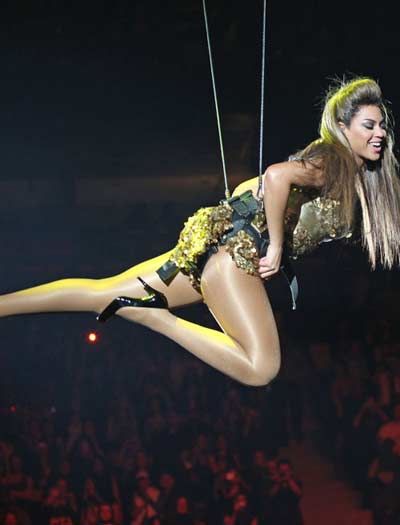 beyonce knowles sasha fierce. Beyonce Suspended In The Air