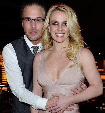 http://www.musiqqueen.com/content/uploads/2011/12/Britney-Spears-Jason-Trawick-engagement-ring.jpg