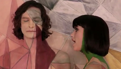 Photo - Gotye with singer Kimbra in the video Somebody That I Used To Know 