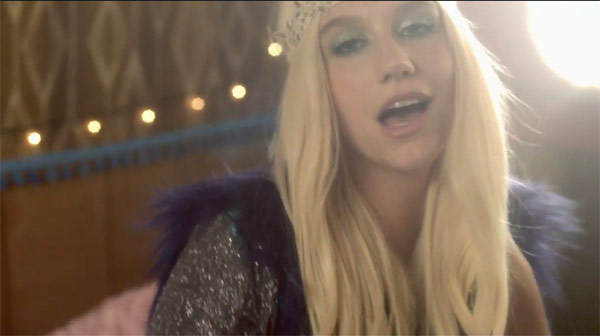 Kesha in the music video CMon