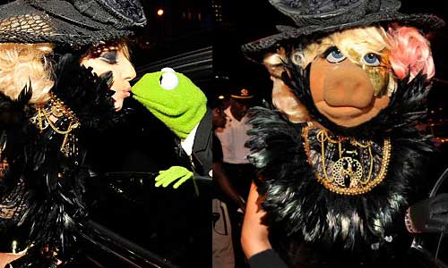Lady GaGa vs Miss Piggy of Muppets Movie